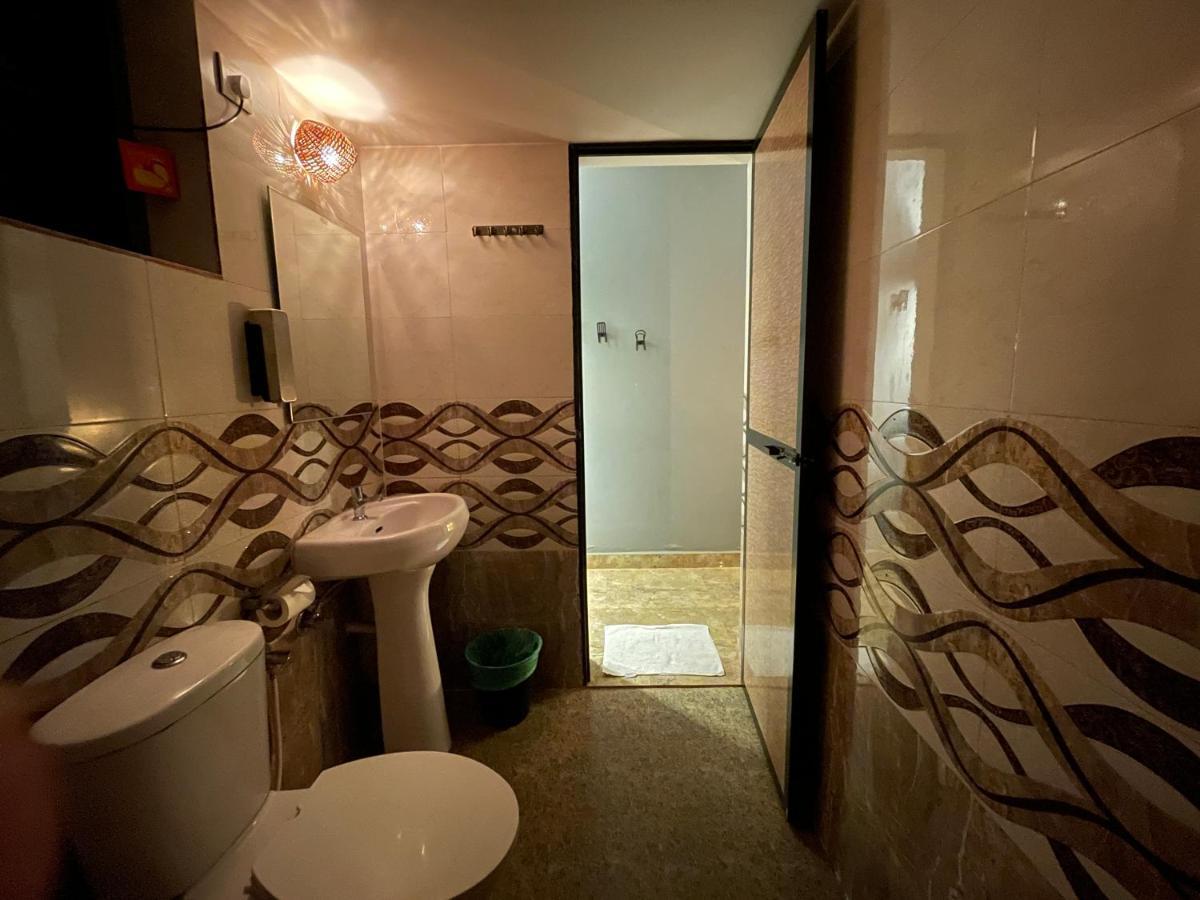Tien B&B & Bistro Vagator Buitenkant foto