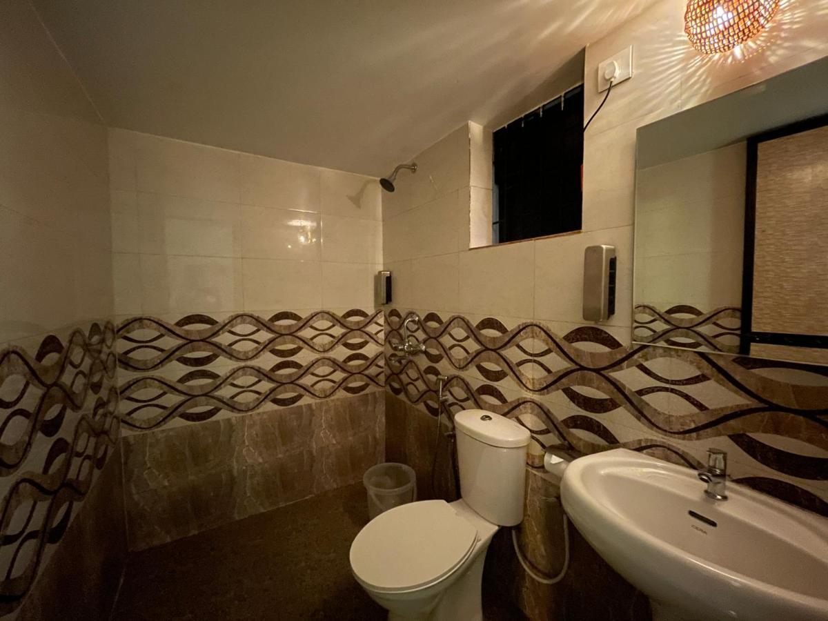 Tien B&B & Bistro Vagator Buitenkant foto