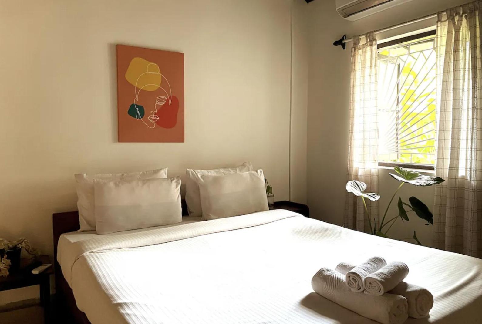 Tien B&B & Bistro Vagator Buitenkant foto